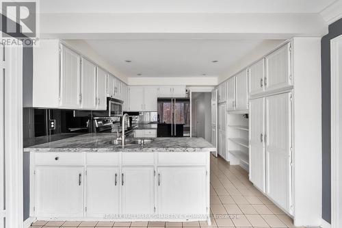 1034 Oak Meadow Road, Oakville, ON - Indoor Photo Showing Kitchen