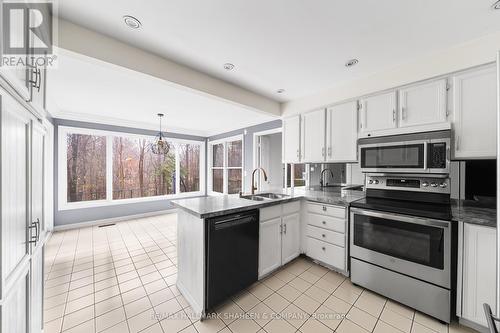 1034 Oak Meadow Road, Oakville, ON - Indoor Photo Showing Kitchen With Double Sink