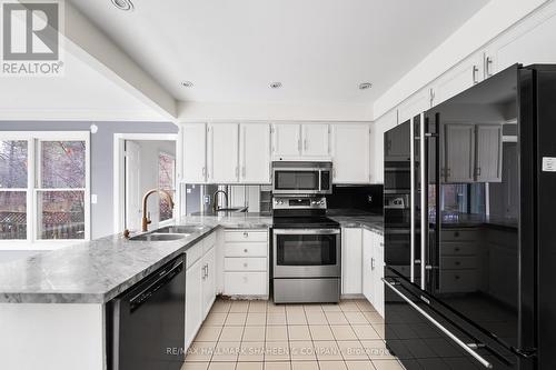 1034 Oak Meadow Road, Oakville, ON - Indoor Photo Showing Kitchen With Double Sink