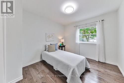 291 Antigua Road, Mississauga, ON - Indoor Photo Showing Bedroom