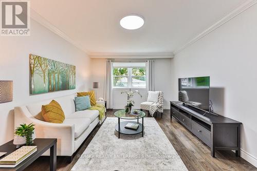 291 Antigua Road, Mississauga, ON - Indoor Photo Showing Living Room