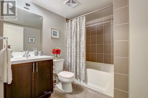 2212 - 830 Lawrence Avenue W, Toronto, ON - Indoor Photo Showing Bathroom