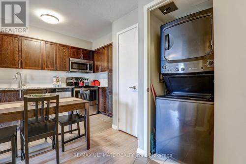 2212 - 830 Lawrence Avenue W, Toronto, ON - Indoor Photo Showing Kitchen