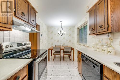 606 Sheraton Road, Burlington, ON - Indoor Photo Showing Kitchen