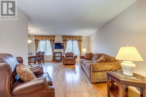 606 Sheraton Road, Burlington, ON - Indoor Photo Showing Living Room