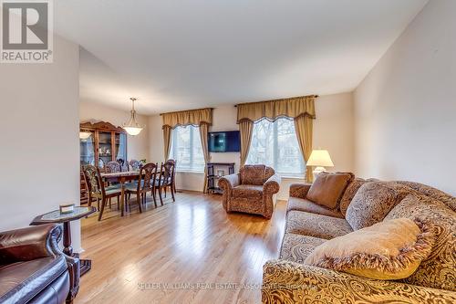 606 Sheraton Road, Burlington, ON - Indoor Photo Showing Living Room