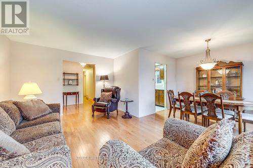 606 Sheraton Road, Burlington, ON - Indoor Photo Showing Living Room