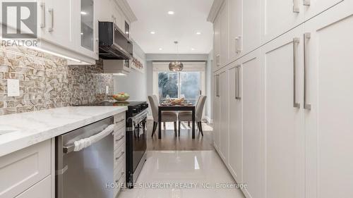 28 - 1616 Haig Boulevard, Mississauga, ON - Indoor Photo Showing Kitchen With Upgraded Kitchen