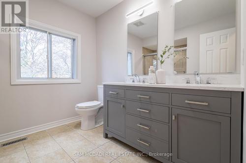 1624 Howat Cres Crescent, Mississauga, ON - Indoor Photo Showing Bathroom