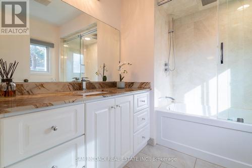 1624 Howat Cres Crescent, Mississauga, ON - Indoor Photo Showing Bathroom