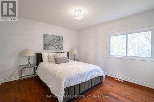 1624 Howat Cres Crescent, Mississauga, ON - Indoor Photo Showing Bedroom