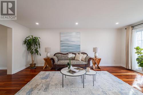 1624 Howat Crescent, Mississauga, ON - Indoor Photo Showing Living Room