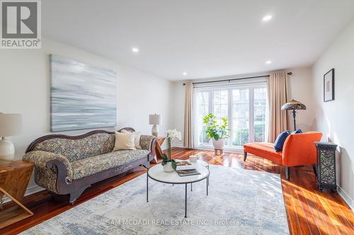 1624 Howat Crescent, Mississauga, ON - Indoor Photo Showing Living Room