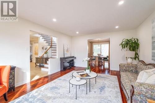 1624 Howat Crescent, Mississauga, ON - Indoor Photo Showing Living Room