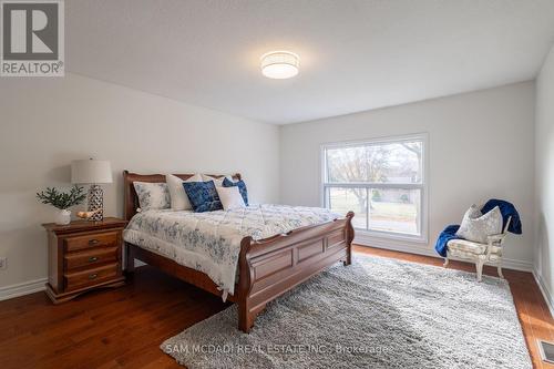 1624 Howat Crescent, Mississauga, ON - Indoor Photo Showing Bedroom