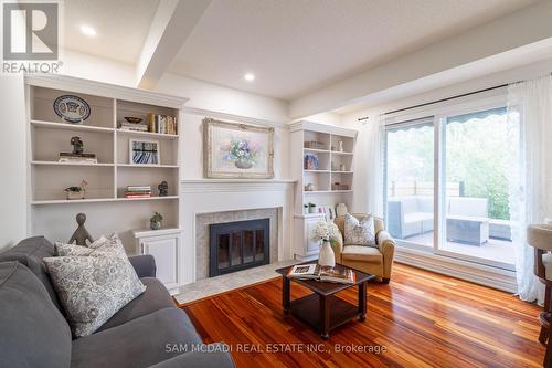 1624 Howat Cres Crescent, Mississauga, ON - Indoor Photo Showing Living Room With Fireplace