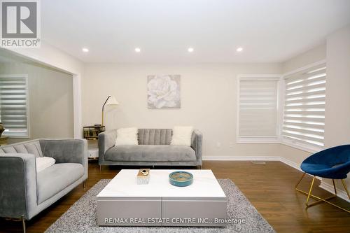 953 Focal Road, Mississauga, ON - Indoor Photo Showing Living Room