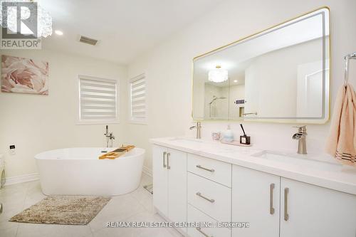 953 Focal Road, Mississauga, ON - Indoor Photo Showing Bathroom