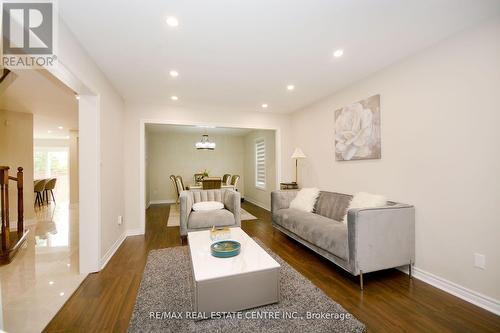 953 Focal Road, Mississauga, ON - Indoor Photo Showing Living Room