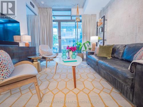 526 - 90 Broadview Avenue, Toronto, ON - Indoor Photo Showing Living Room