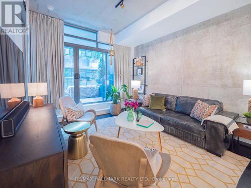 526 - 90 Broadview Avenue, Toronto, ON - Indoor Photo Showing Living Room