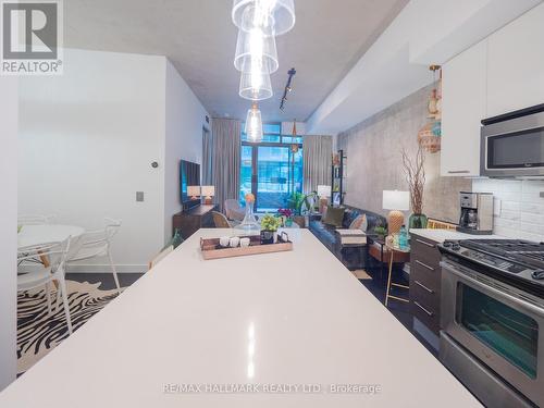 526 - 90 Broadview Avenue, Toronto, ON - Indoor Photo Showing Kitchen