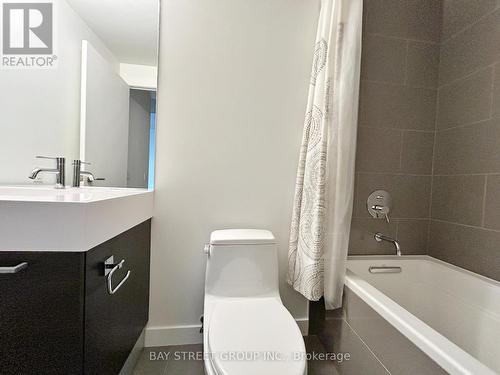 636 - 90 Broadview Avenue, Toronto, ON - Indoor Photo Showing Bathroom