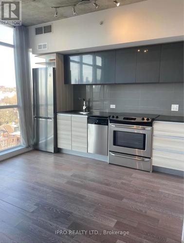 924 - 1190 Dundas Street E, Toronto, ON - Indoor Photo Showing Kitchen With Upgraded Kitchen