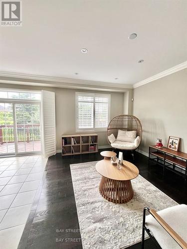 302 Hammersly Boulevard, Markham, ON - Indoor Photo Showing Living Room