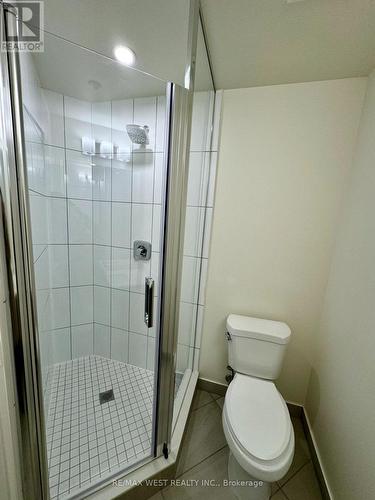 2424 - 9000 Jane Street, Vaughan, ON - Indoor Photo Showing Bathroom