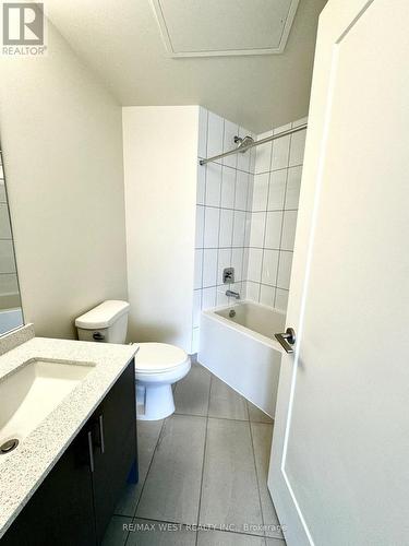 2424 - 9000 Jane Street, Vaughan, ON - Indoor Photo Showing Bathroom