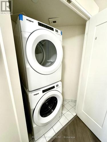 2424 - 9000 Jane Street, Vaughan, ON - Indoor Photo Showing Laundry Room