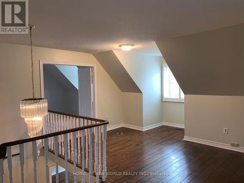 33 Ashfield Drive, Richmond Hill, ON - Indoor Photo Showing Other Room