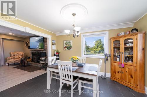 3252 15Th Side Road, New Tecumseth, ON - Indoor Photo Showing Dining Room