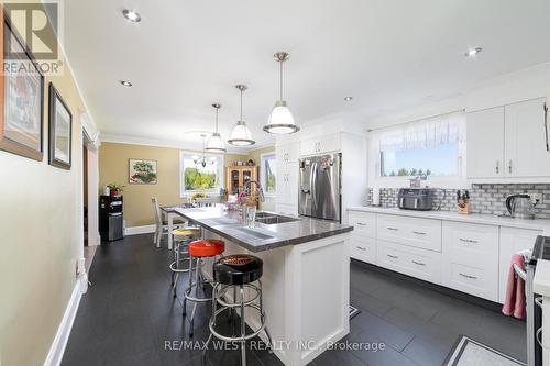 3252 15Th Side Road, New Tecumseth, ON - Indoor Photo Showing Kitchen With Upgraded Kitchen