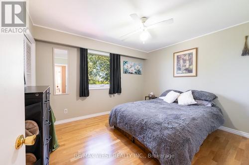 3252 15Th Side Road, New Tecumseth, ON - Indoor Photo Showing Bedroom