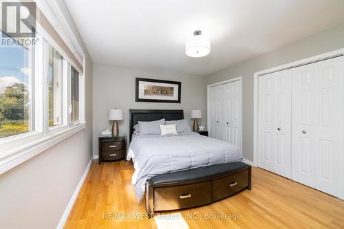 3252 15Th Side Road, New Tecumseth, ON - Indoor Photo Showing Bedroom