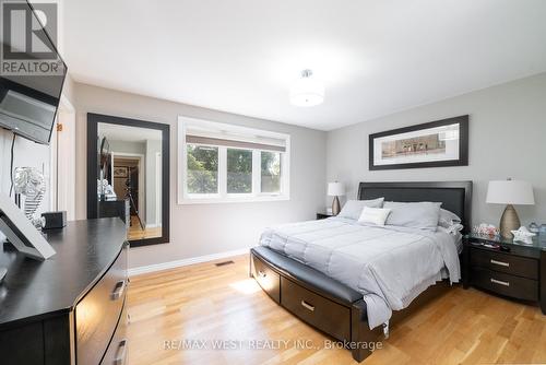 3252 15Th Side Road, New Tecumseth, ON - Indoor Photo Showing Bedroom