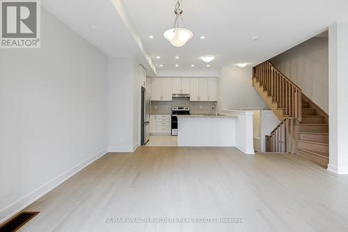 20 William Shearn Crescent, Markham, ON - Indoor Photo Showing Kitchen