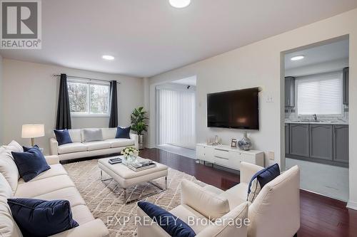 17 Orok Lane, Barrie, ON - Indoor Photo Showing Living Room