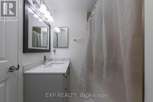 17 Orok Lane, Barrie, ON - Indoor Photo Showing Bathroom