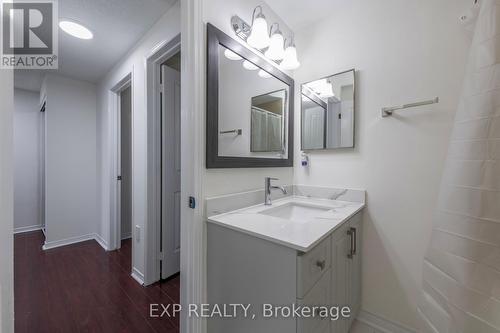 17 Orok Lane, Barrie, ON - Indoor Photo Showing Bathroom