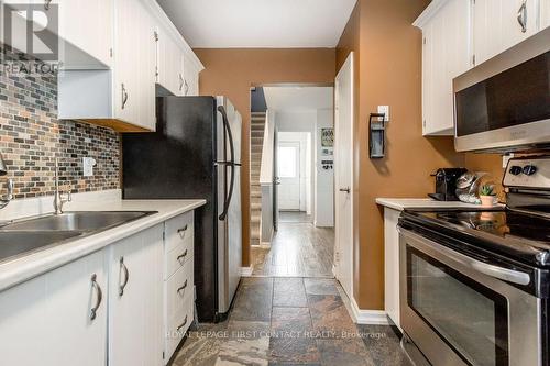 18 Christie Crescent, Barrie, ON - Indoor Photo Showing Kitchen