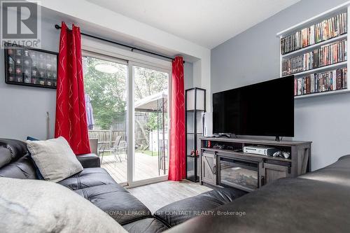 18 Christie Crescent, Barrie, ON - Indoor Photo Showing Living Room