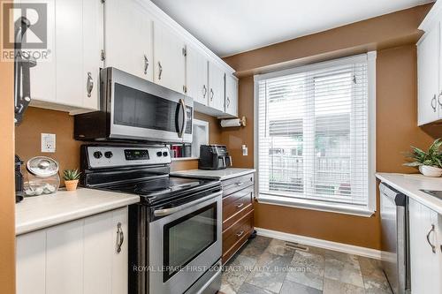 18 Christie Crescent, Barrie, ON - Indoor Photo Showing Kitchen