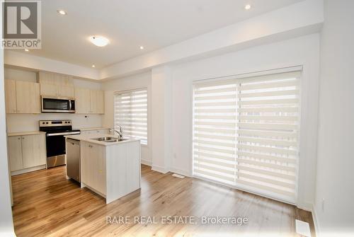 5 Pumpkin Corner Crescent, Barrie, ON - Indoor Photo Showing Kitchen With Stainless Steel Kitchen With Double Sink