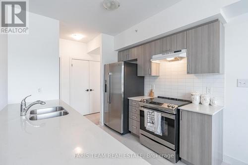 302 - 6 Spice Way, Barrie, ON - Indoor Photo Showing Kitchen With Double Sink With Upgraded Kitchen