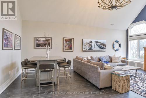 51 Ridge Avenue, Ramara, ON - Indoor Photo Showing Living Room