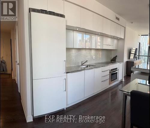 1807 - 110 Charles Street E, Toronto, ON - Indoor Photo Showing Kitchen With Upgraded Kitchen