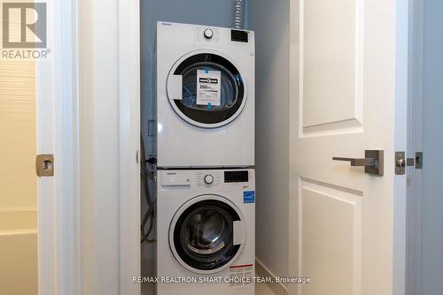 502 - 591 Sheppard Avenue E, Toronto, ON - Indoor Photo Showing Laundry Room